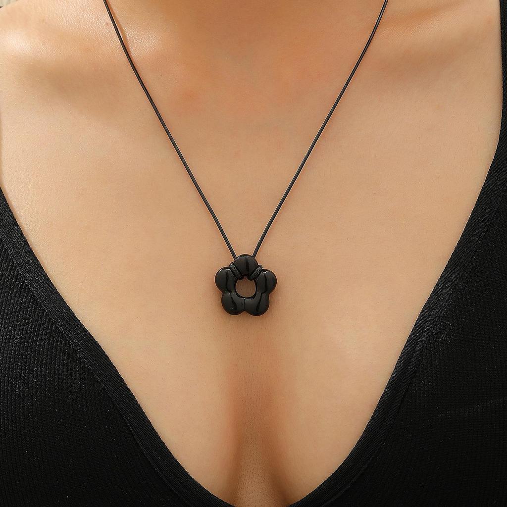 Retro Minimalist Fashion Free Knotting Flower Pendant Wax Thread Necklace Clavicle Chain