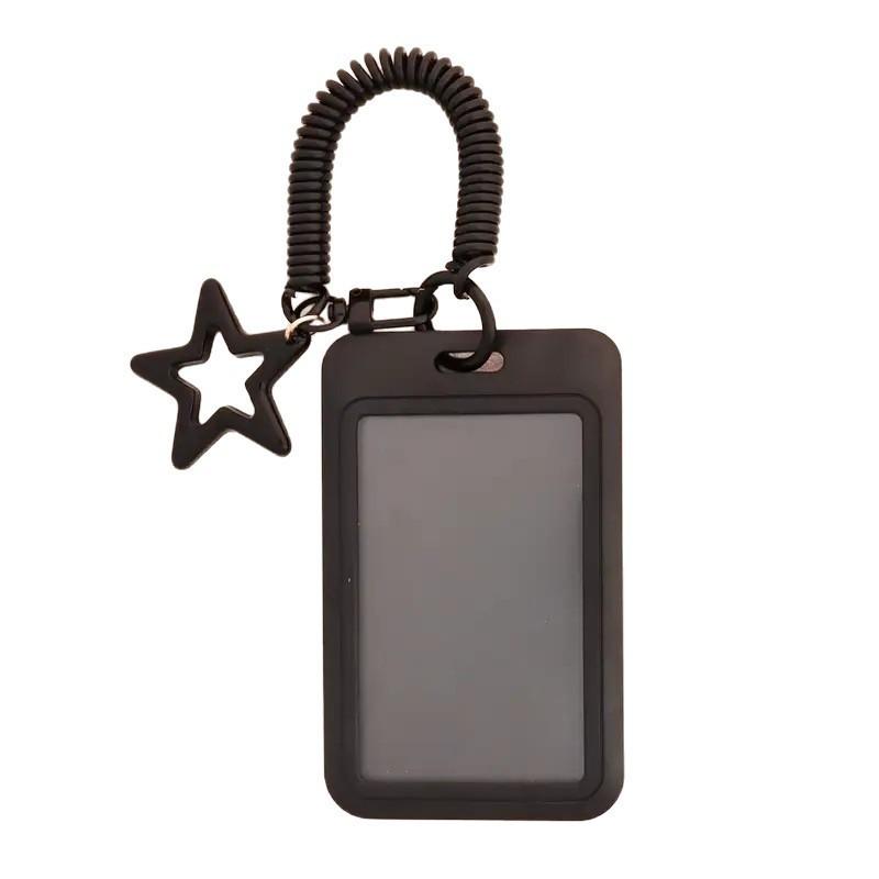 

Минималистичная черная серия Студенческая школьная карта Защитный чехол от потери 3 дюйма Дисплей Polaroid Рюкзак Маленький кулон Держатель для ID-карты чёрный