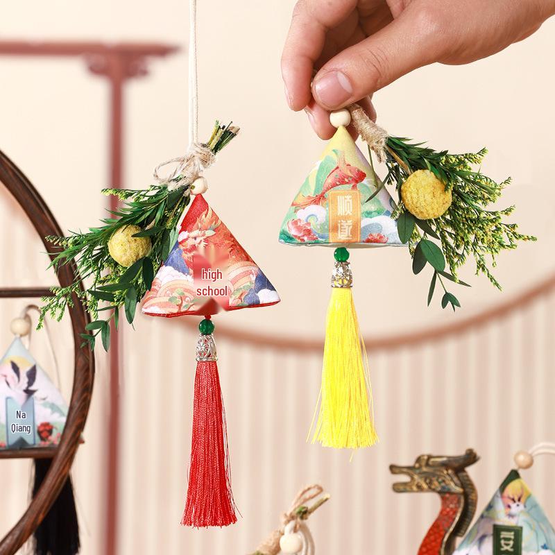 Dragon Boat Festival Sachet: Triangle Zongzi Mugwort Hanfu Pendant with Dried Flowers Portable Lucky Bag Gift.