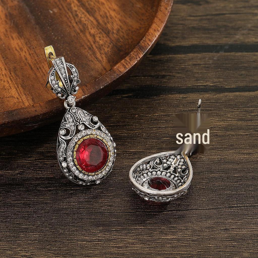 New Retro Fashion Creative Women's Earrings - Hot-Selling European & American Style