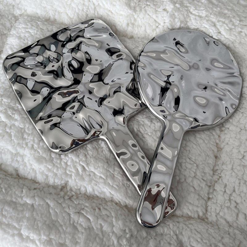 1Pc Retro Hand-Held Makeup Mirror Portable Beauty Mirror Home Beauty Tool