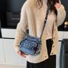 Dżinsowa torba z haftowanym napisem, wielokieszeniowa torba crossbody