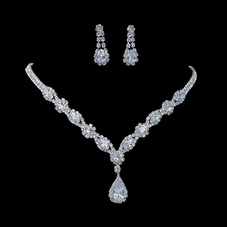 Elegantní set náhrdelníku a náušnic z křišťálu pro svatby a večírky