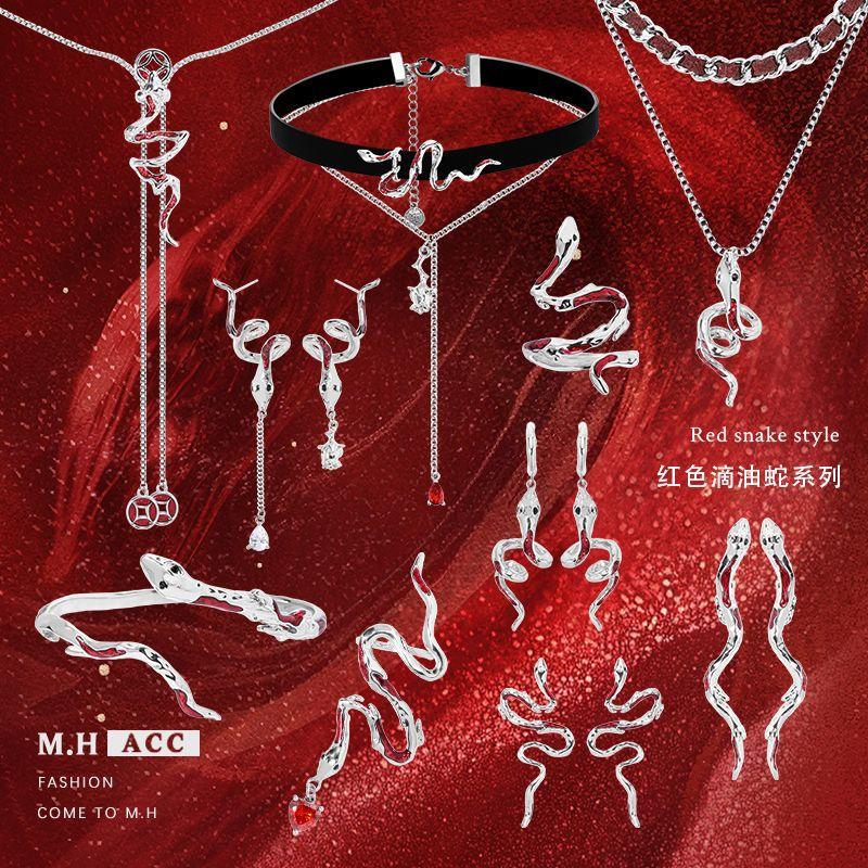 Unique design dripping oil Year of the Snake necklace accessories high-end red festive sweater chain autumn and winter long item accessories tide