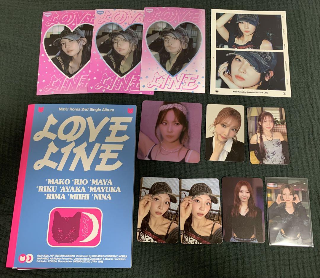 

[USED] NiziU Mayuka coin case trading card coaster HMV Nemo photo book