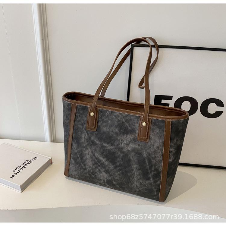 High-end Sense Bag Women's Autumn and Winter Large Capacity New Versatile Ladies Shoulder Bag College Student Class Commuter Tote Bag