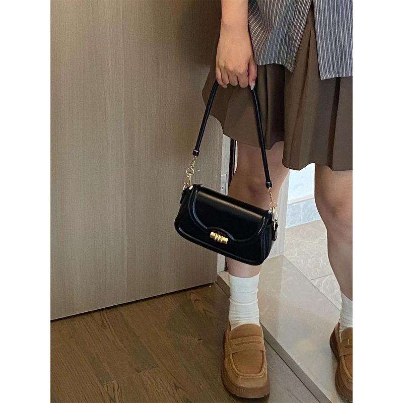 

Niche High-Grade One-Shoulder Underarm Bag Women 2025 New Retro French style Baguette Bag Commuter All-Match Messenger Bag Black