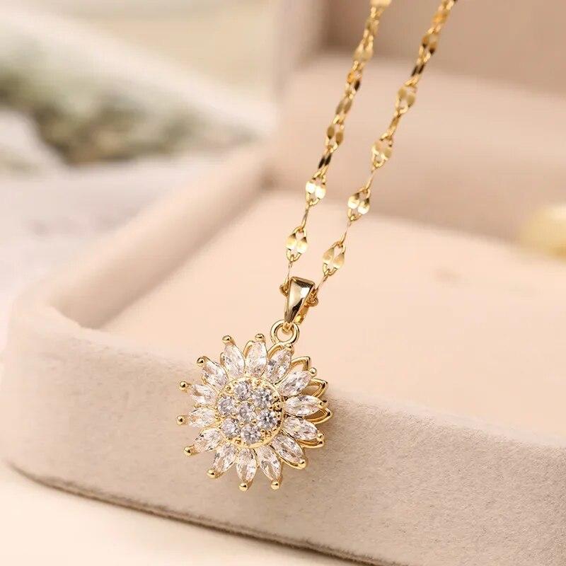 Women'S Rotatable Sunflower Collarbone Chain, Daisy Necklace, Fresh And Versatile Fashionable Neck Accessory.