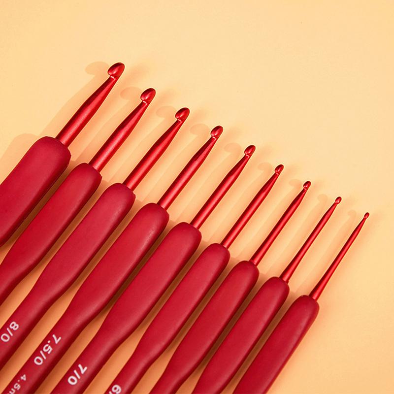 1Pc Red Crochet Hook Silicone Handle Aluminum Hand Knitting Needles Crocheting