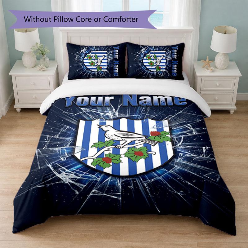 Set Biancheria da Letto Personalizzato West Bromwich Albion FC con Nome Testo 1 Copripiumino + 2 Federe Logo Calcio Regalo Personalizzato per Occasioni Speciali Decorazione Camera da Letto