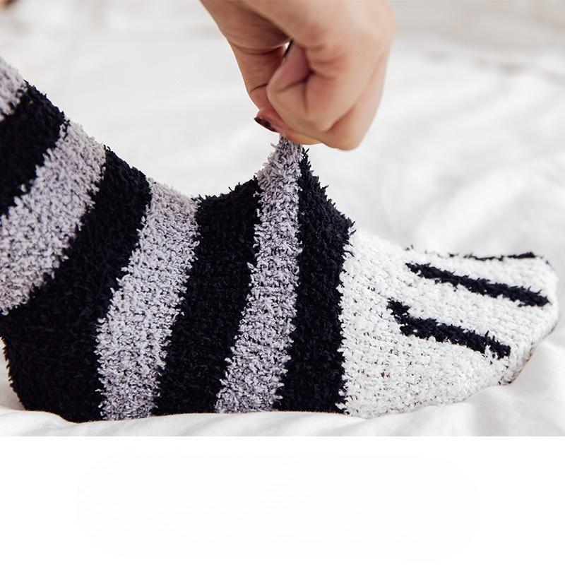 Coral Fleece Cat Paw Socks, Women's Mid-calf Sleeping Socks, Postpartum Floor Thick and Warm Socks for Autumn and Winter