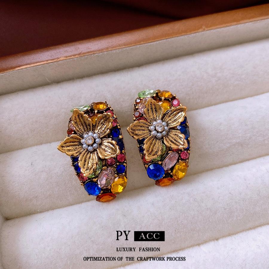 Silver Needle Diamond Inlaid Pearl Flower Earrings - Vintage Light Luxury Retro Studs for Women