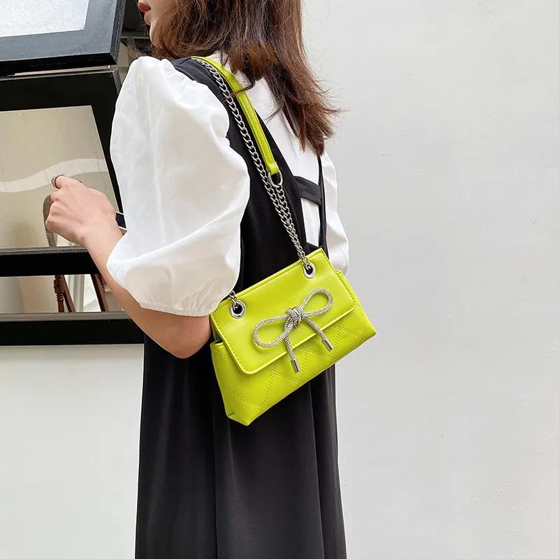 

Магнитная пряжка Твердые сумки через плечо женские нитки Новые модные горячие продажи сумки для женщин Высококачественные женские сумки из искусственной кожи