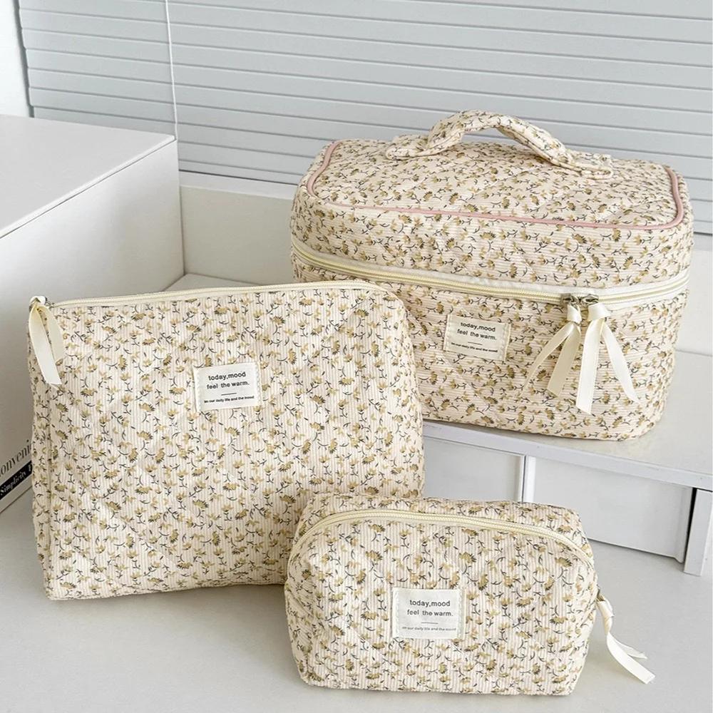 Fashion Pink Flower Women's Clutch Bag Toiletry Makeup Tool Storage Pouch Portable Tote Travel Quilting Cosmetic Bag Handbag