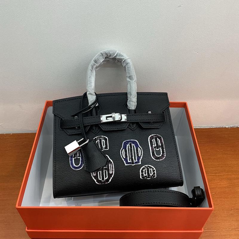 

Высококачественная сумка из коровьей кожи высшего сорта, изготовленная на заказ, сумка-тоут с вышивкой бисером, высококачественная сумка через плечо для женщин 20cm чёрный