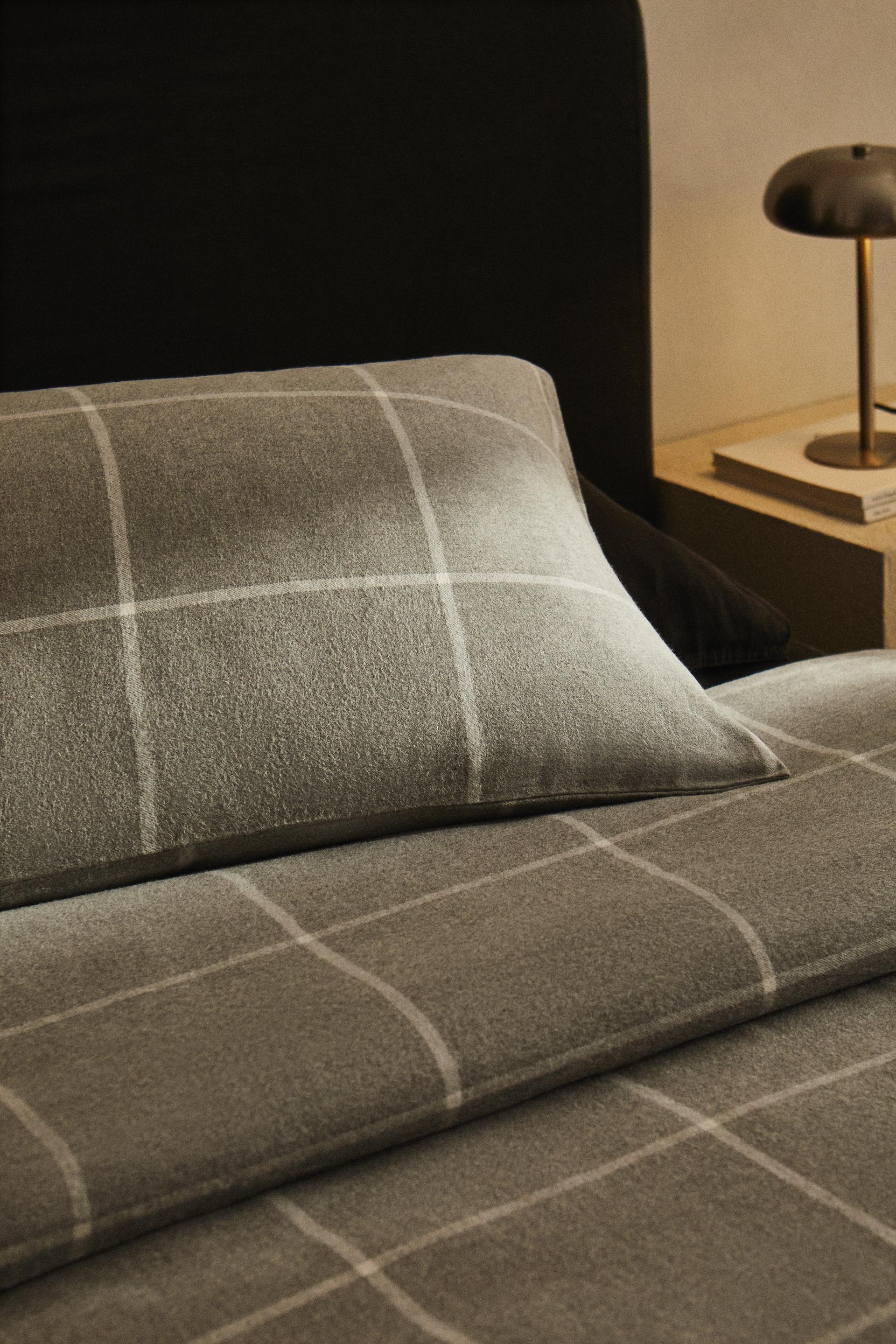 

CHECK FLANNEL PILLOWCASE