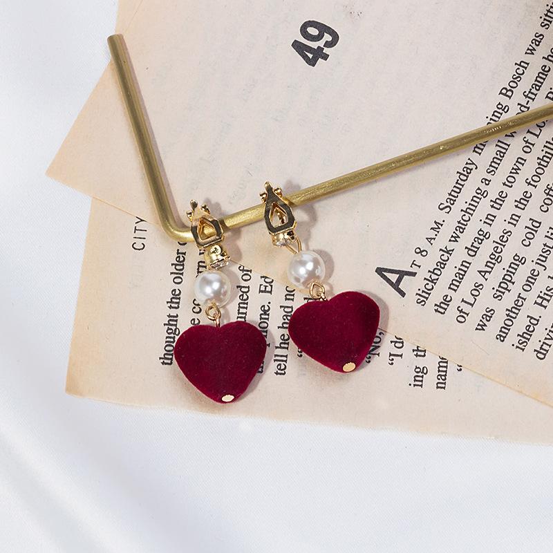 Retro Velvet Burgundy Love Pearl Earrings, Temperament Long Style Without Ear Piercings, Geometric Peach Heart Diamond Earclips