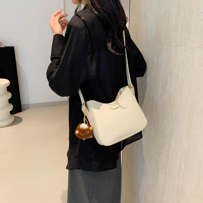 Trend and Beautiful Fashion Solid Color Korean Version of Simple Messenger Casual Large Capacity Foreign Style 2025 New Shoulder Crescent Bag