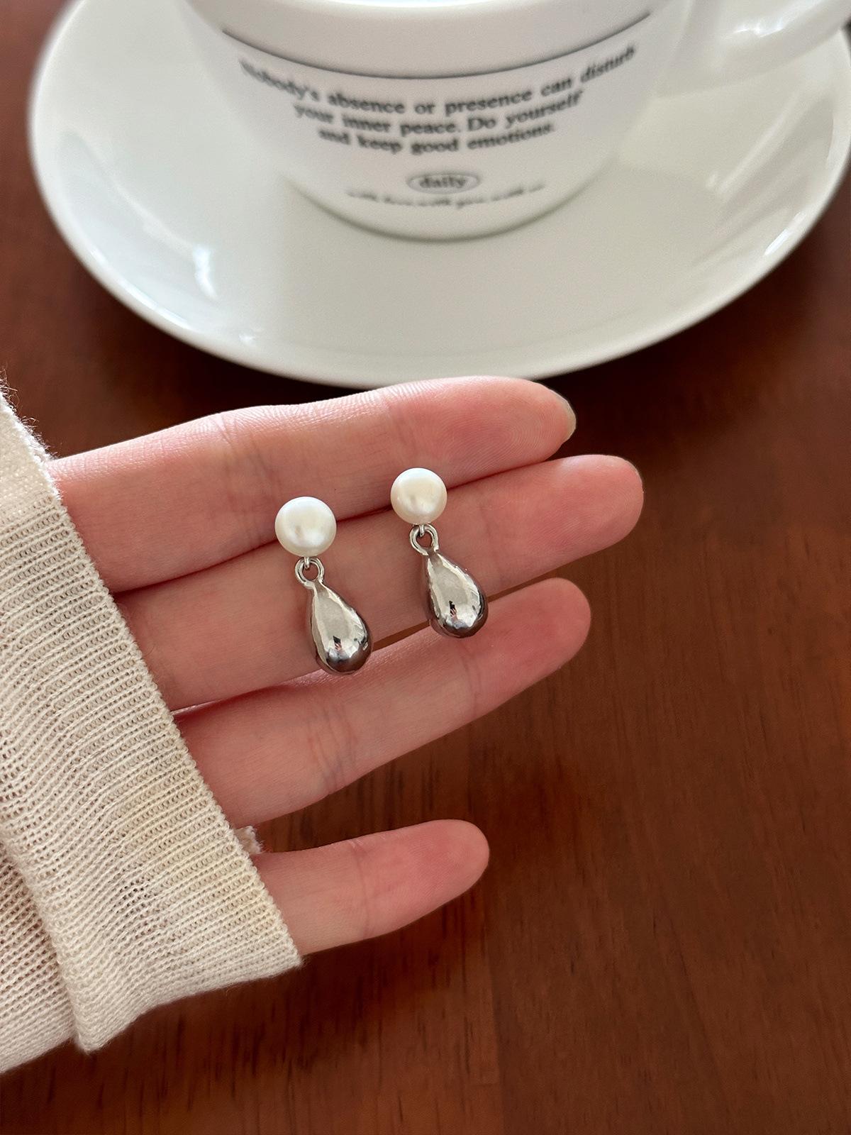 

Серьги-гвоздики из серебра 925 пробы с жемчугом, изысканные нишевые серьги-подвески в форме капли воды, легкие, роскошные, модные, высококачественные украшения для ушей на осень и зиму 925 silver needle