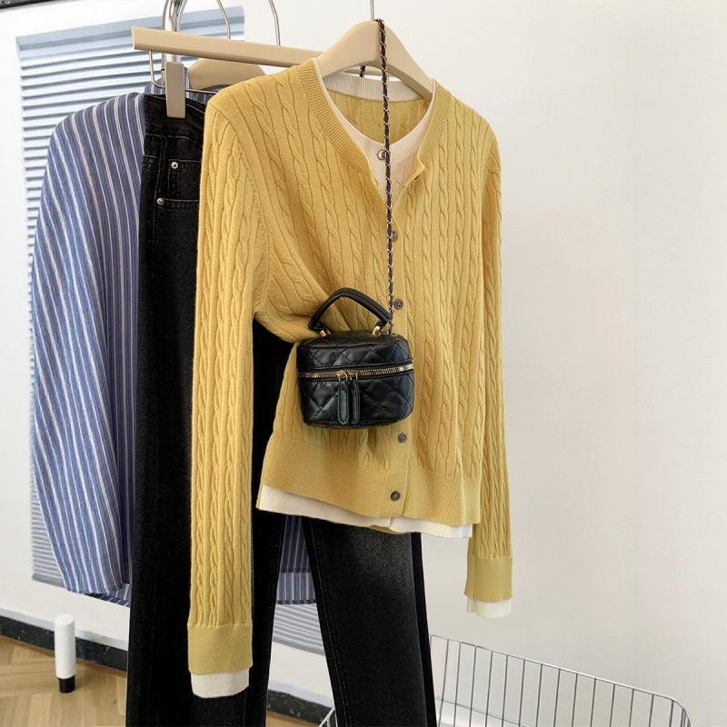 

Yellow fake two-piece long-sleeved knitted cardigan women s autumn and winter new women s small crew neck sweater jacket sweater one size fits all жёлтый