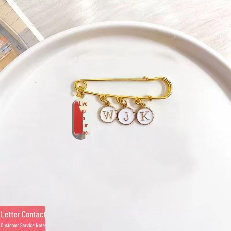 Przypinka dla ucznia DIY na sukces na egzaminie – Urocza broszka z literą na szczęście na egzaminach