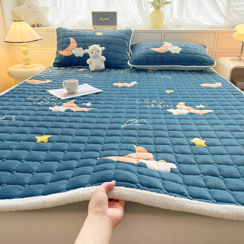 Milk Velvet Mattress Topper Warm Quilted Bed Sheet for Winter Warm Thin Tatami Mat Pad Mattress Protector Cover for Double Beds