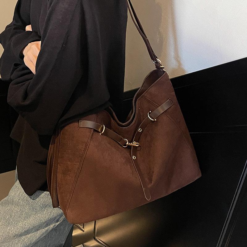 2025 Zimní High-End Matná Kožená Taška Módní A Všestranná Dámská Taška Tote Zahraničního Stylu Ležérní Taška Messenger