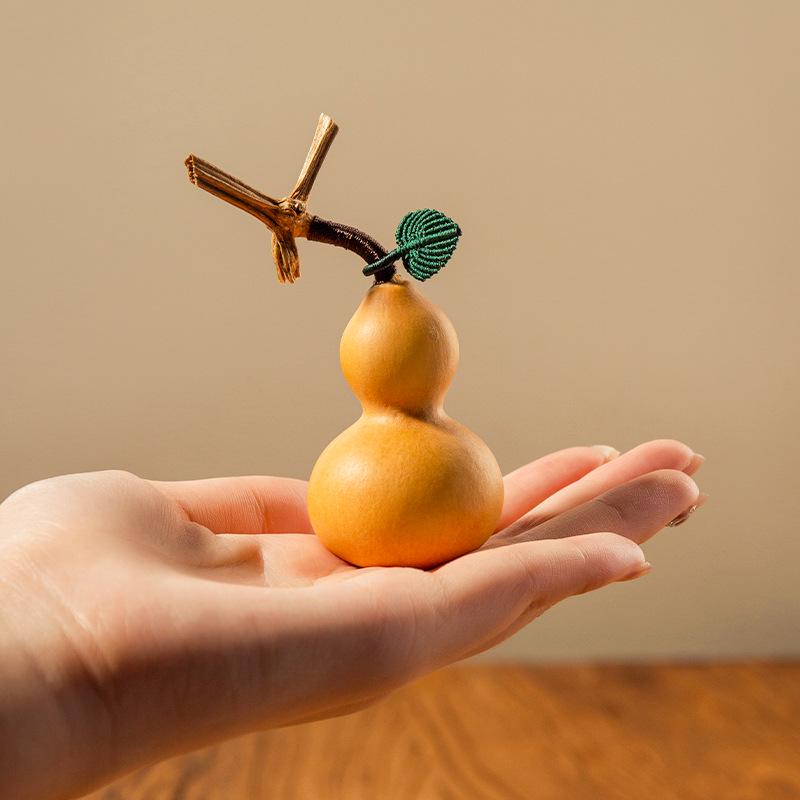 

Xianci Wenwan Natural Gourd Handpiece with Dragon Head and Base - Home Decoration