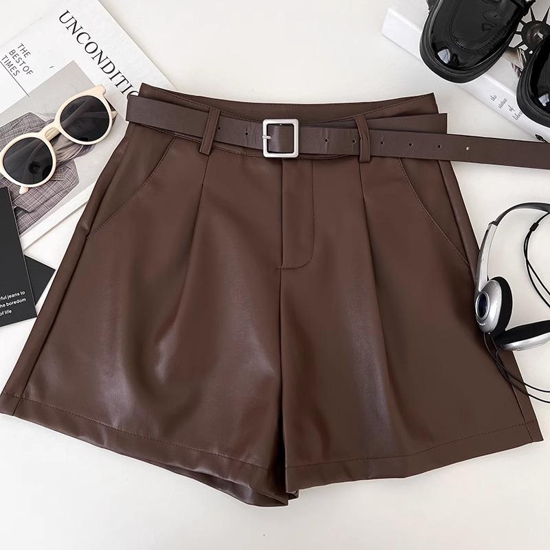 

Женские черные шорты из искусственной кожи с высокой посадкой и широкими штанинами - Коллекция Осень/Зима 2024 XS