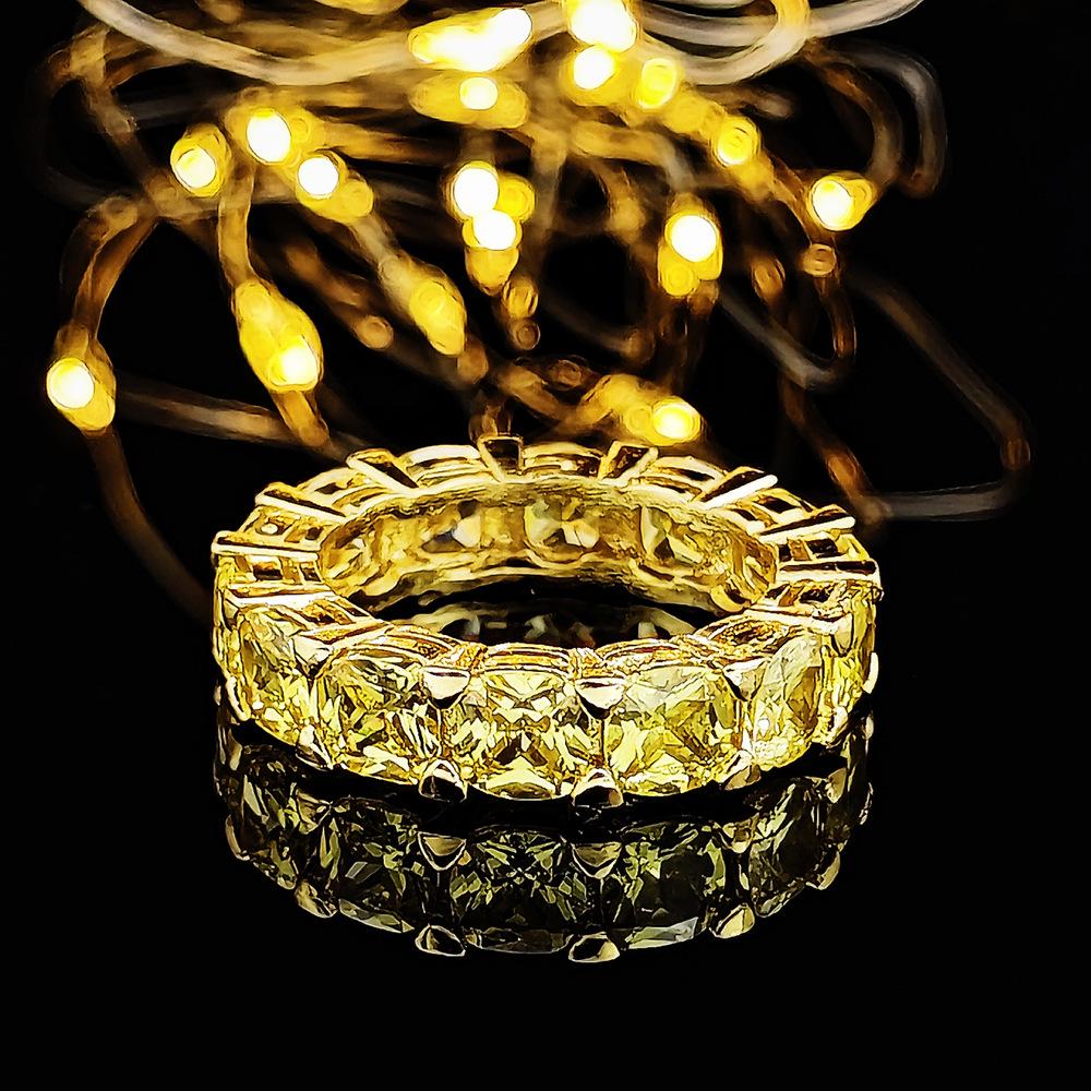 Luxury Zircon Gem Diamond Band Ring with Niche Appeal