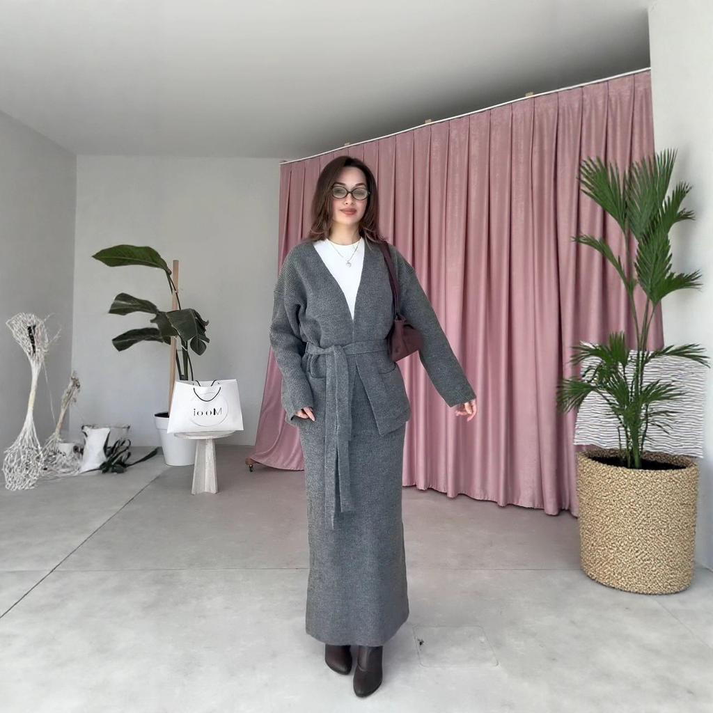 2025 cross-border European and American autumn new cardigan temperament V-neck lace-up waist half-body hip skirt women's leisure
