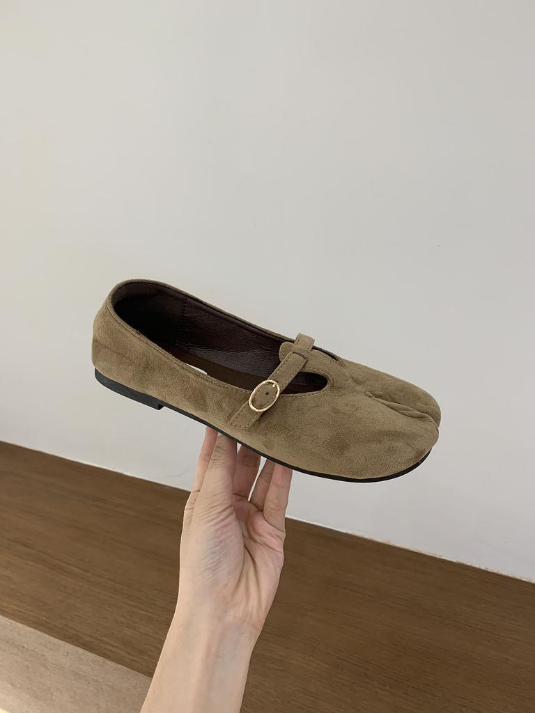 IPPEUM Tabi Shoes For Women Mary Janes 2025 New Fall Winter Black Split Toe Ballet Flats