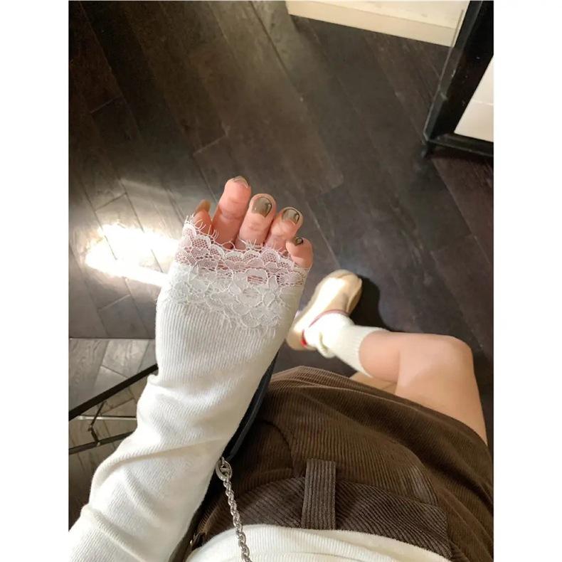 Elegant Lace V-Neck Long-Sleeve Women's Top - Autumn Slim Fit, Luxurious Inner Layer