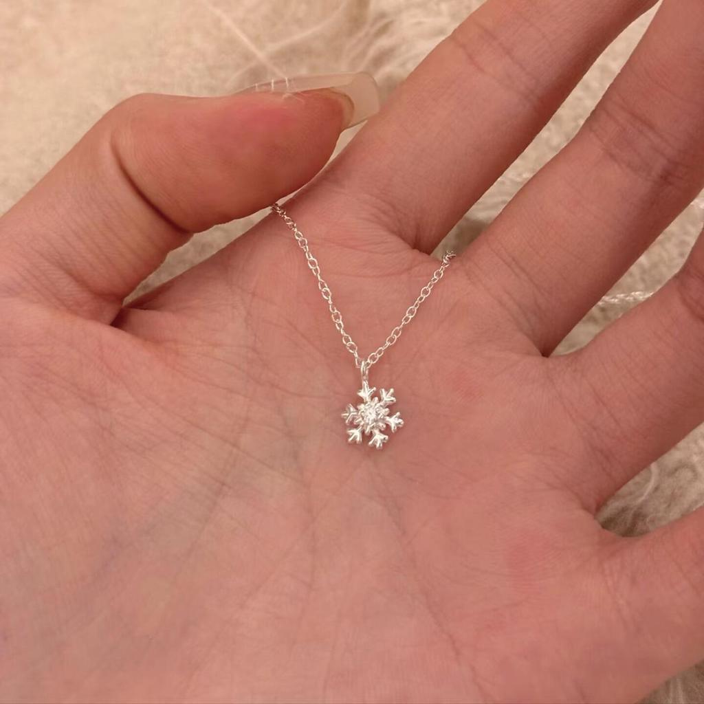 שרשרת פתית שלג לייט לוקסורי - עיצוב קוריאני אלגנטי לנשים