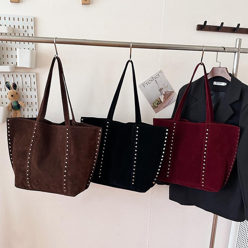 Yogodlns Designer Rivet Faux Suede Underarm Shoulder Bag Large Capacity Shopper Tote Bag Winter Handbags Coffee Black