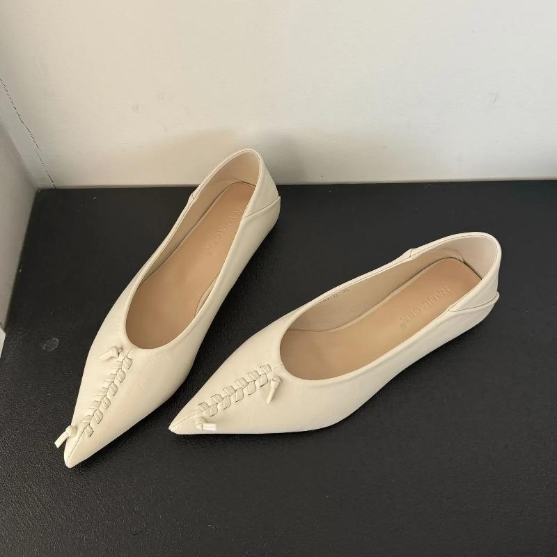 Fashion Elegant Soft Leather Flat Heel Shoes 2025 Spring New Arrival Solid Color Pointed Toe Low Heel Flat Foot Women's Sandals Single