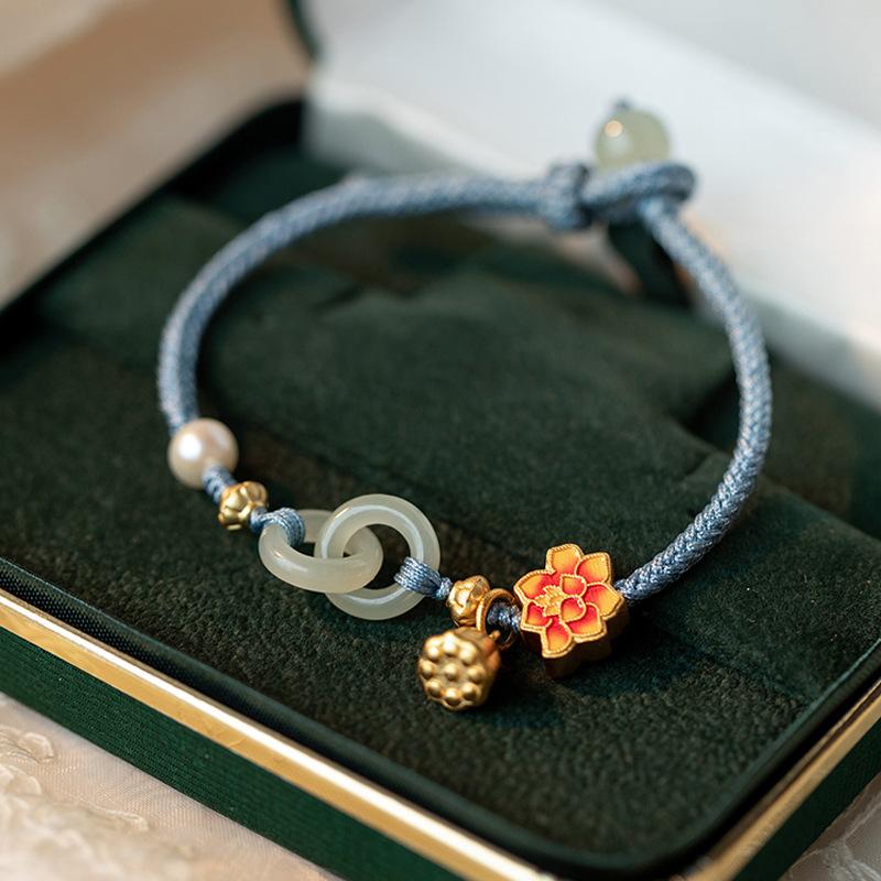 French Retro Imitation Pearl Lotus Seedpod Handmade Bracelet for Women Light Luxury Unique Niche Joyful Bead Bracelet