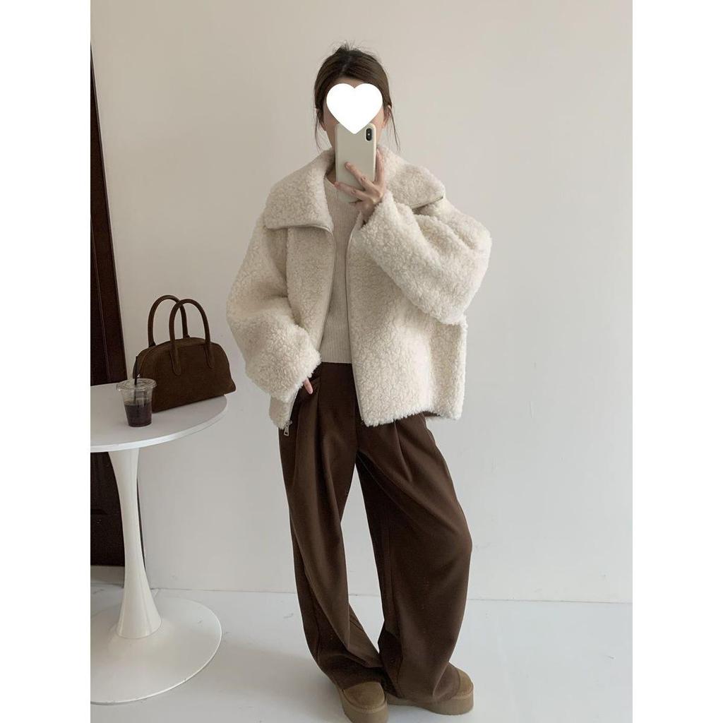 Women's Lamb Wool Thickened Short Jacket - Versatile Korean Fashion, Loose Fit & Slimming, Autumn/Winter Fuzzy Fur One-Piece.