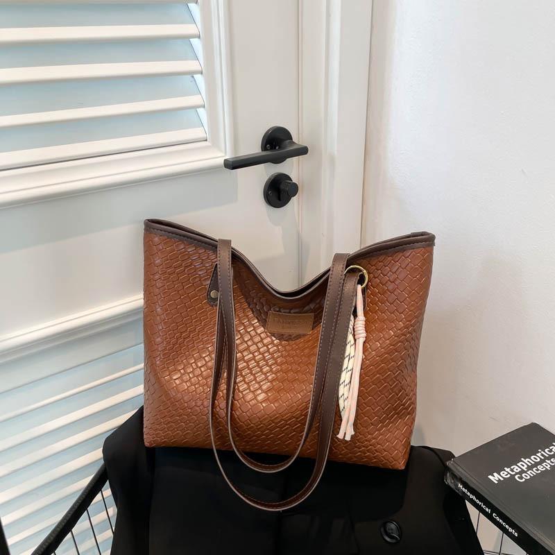 Large Capacity Bag Women's Summer New Trend Large Capacity Versatile Shoulder Bag Commuter Fashion Van Tote Bag