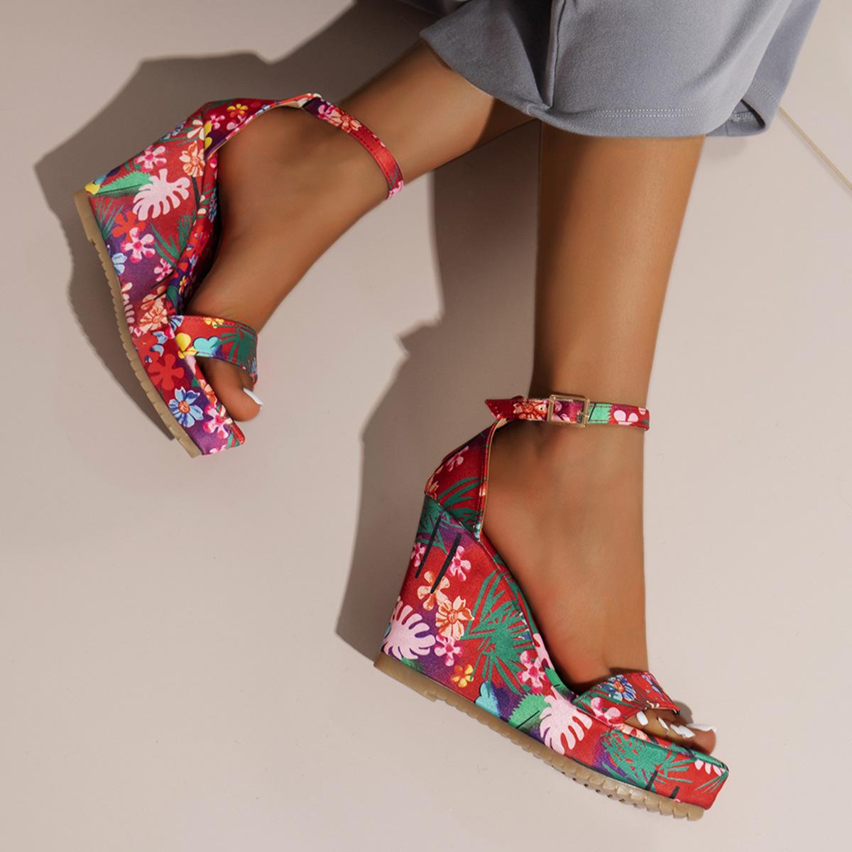 

Large size sandals women s new one-word sandals with wedge heel fish mouth buckle 42 червоний