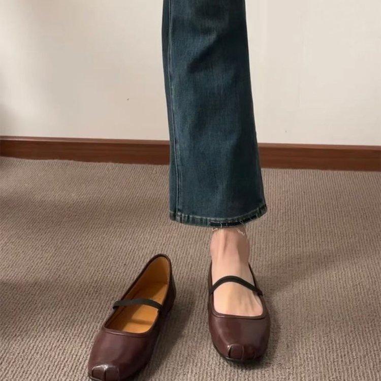 French Mary Jane Shoes Women's Shoes Autumn 2025 New Flat Bottom Square Head Shallow Mouth Word with Temperament Single Shoes Women