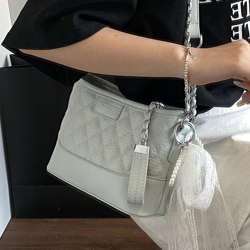 Wholesale Hot Sale Fashion Diamond Simple Korean Version Temperament Bucket Bag Women Commuter Style Versatile High Sense Messenger Bag