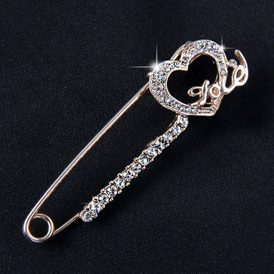 Heart-Shaped LOVE Brooch: Exquisite Cardigan & Lapel Accessory European and American Style