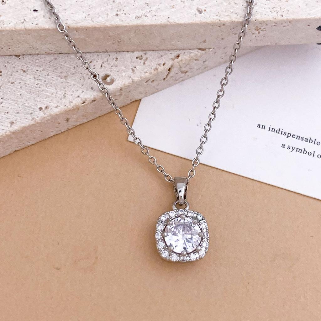 Necklace hot-selling simple square necklace accessories women's light luxury niche design sense does not fade titanium steel necklace women