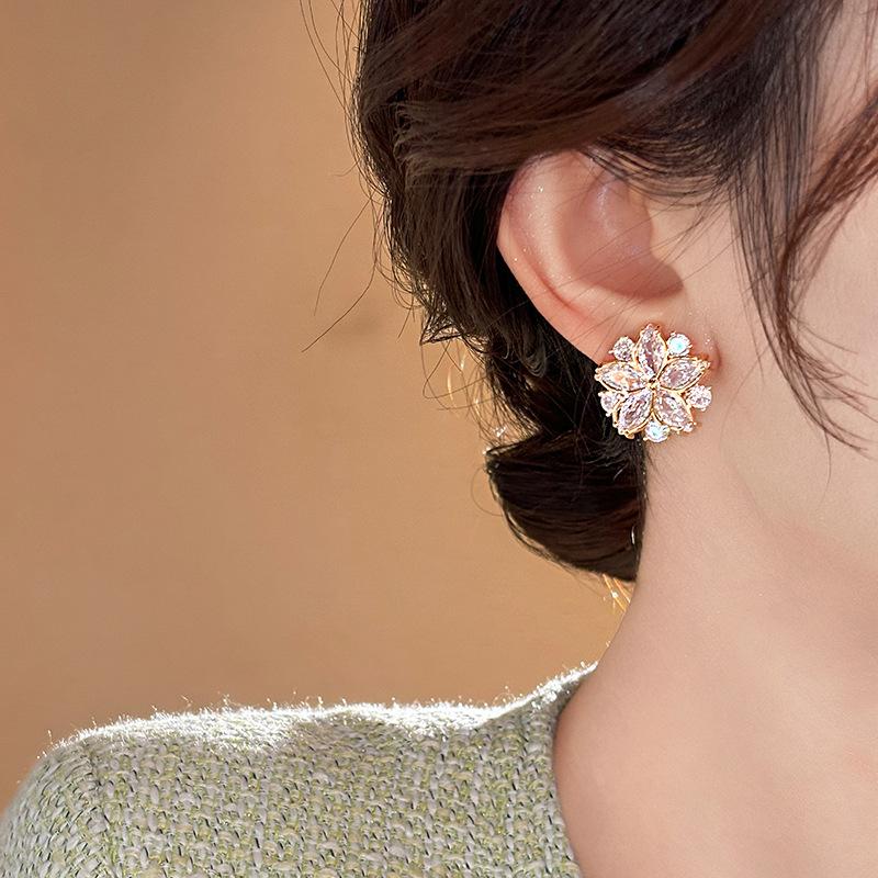 Flower earrings light luxury high sense fashion super flash stud earrings versatile earrings women