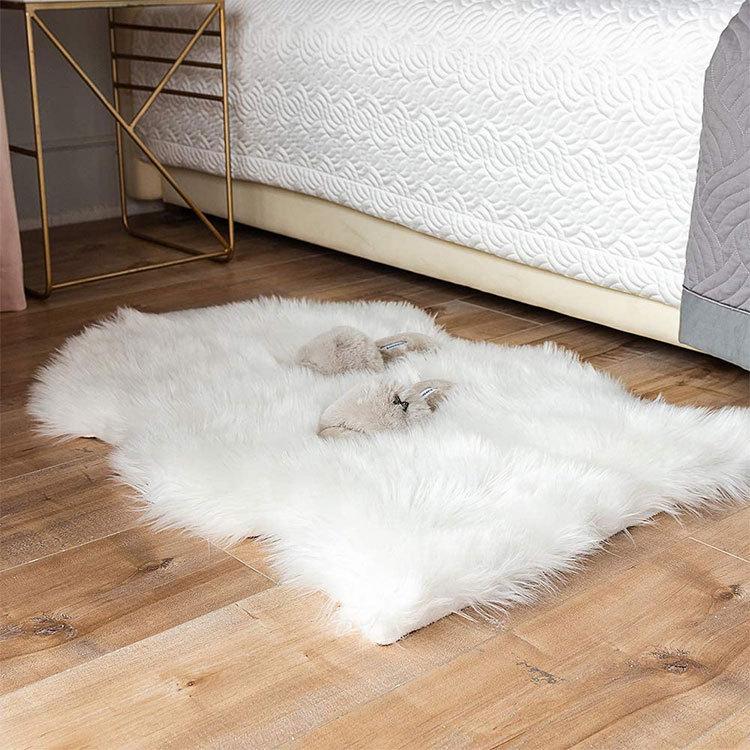 Long-Pile Faux Fur Carpet for Bedroom and Living Room 60x90 cm