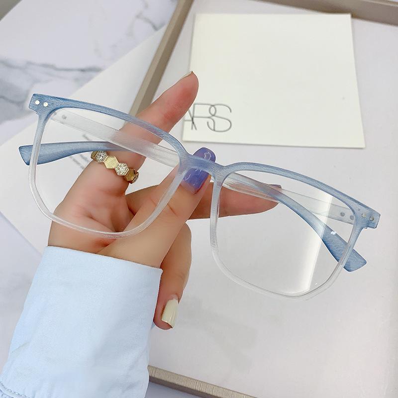 Men's Retro Anti-Blue Light Glasses: Super Light, No Makeup, Slimming Student Style Frames for Myopia