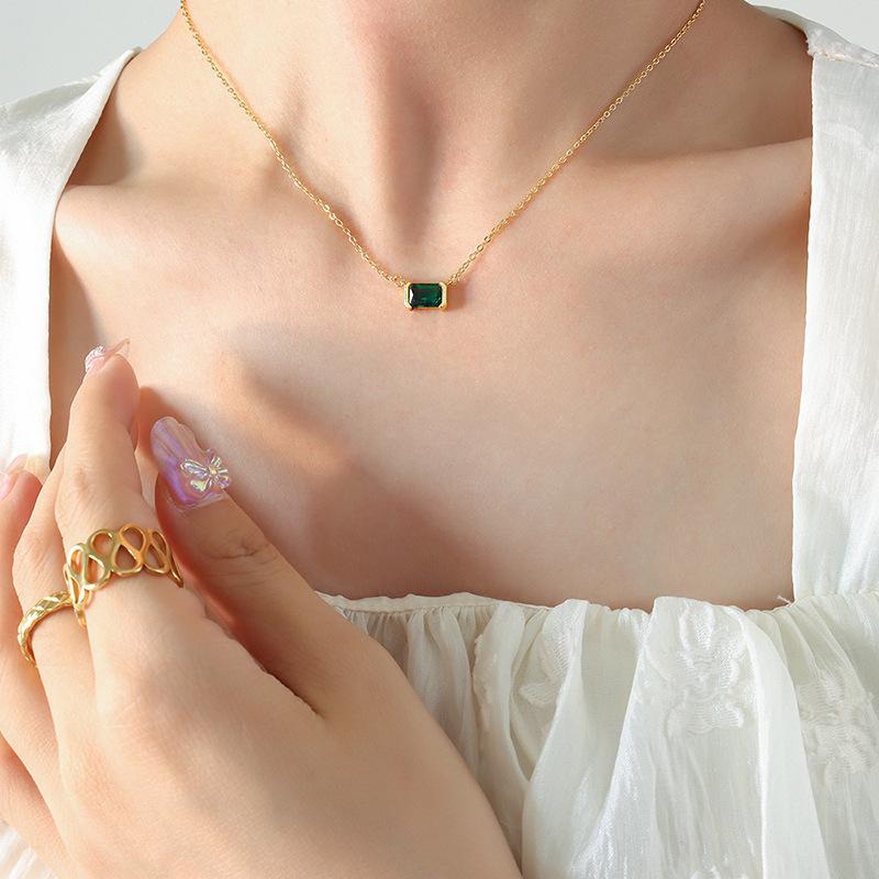 Neutral Style Retro Light Luxury Jewelry Niche Design Square Copper Pendant Inlaid With Green Zircon Necklace