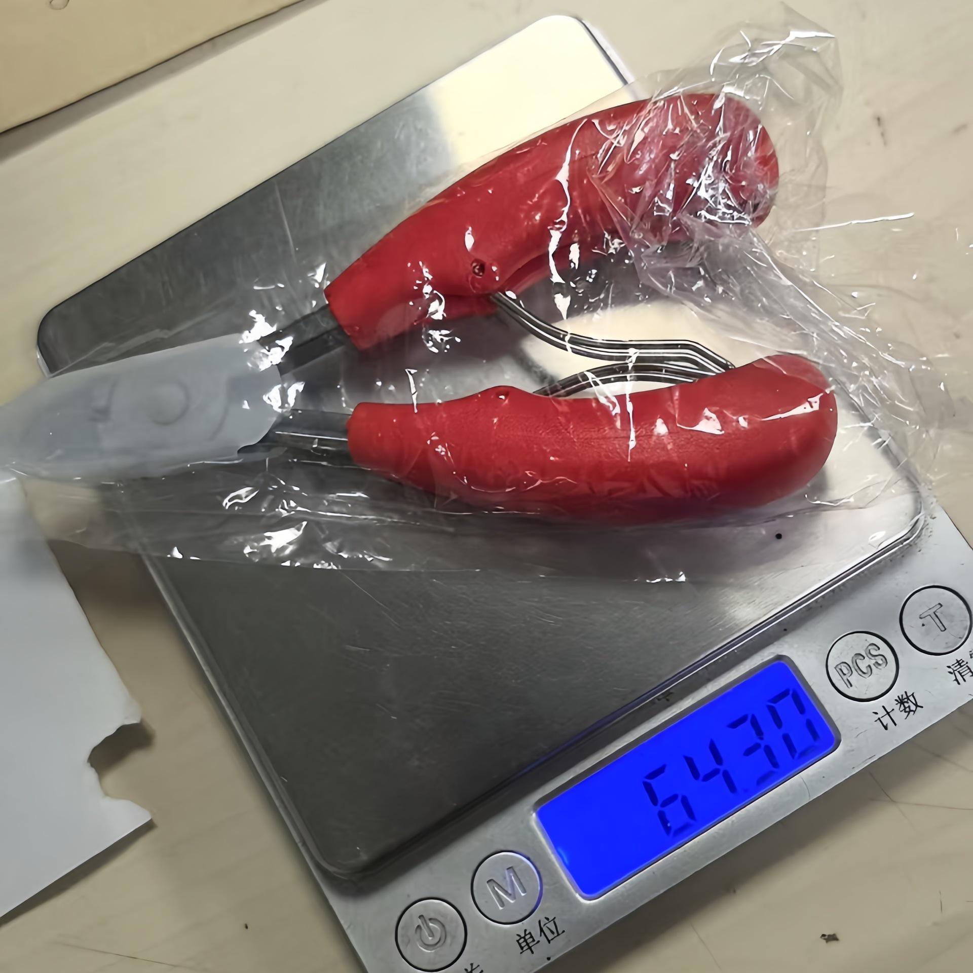 

Щипцы для ногтей с ястребиным клювом для педикюра и пилинга Random красный