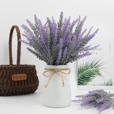 Decoração de casa – Flores e coroas artificiais